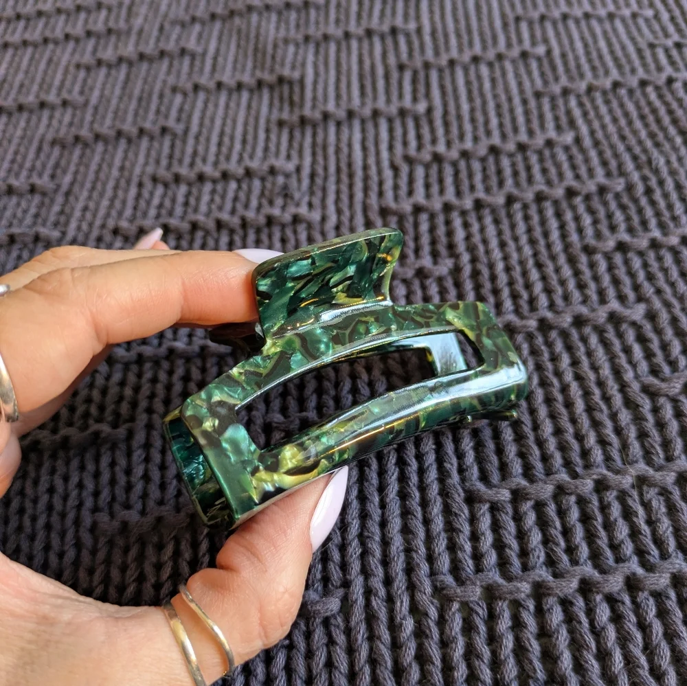 Jade Green Hairclip 🆓 w purchase - Picture 3 of 6